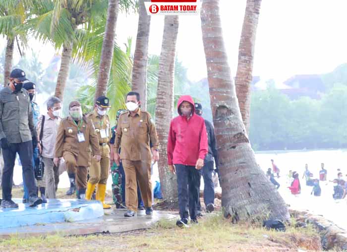 Gubernur dan Wakil Gubernur Kepri saat dampingi Presiden Jokowi
